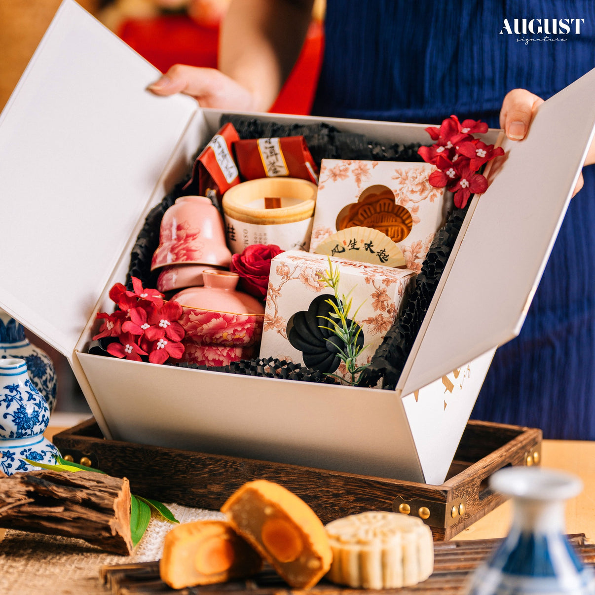 Five Senses of Reunion Gift Set - 2 Mooncake with Tea Pairing - August Signature