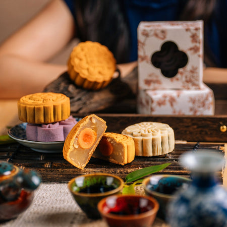 Quattro Collection: Imperial Traditional Mooncake (Box of 1 + Tea Set)