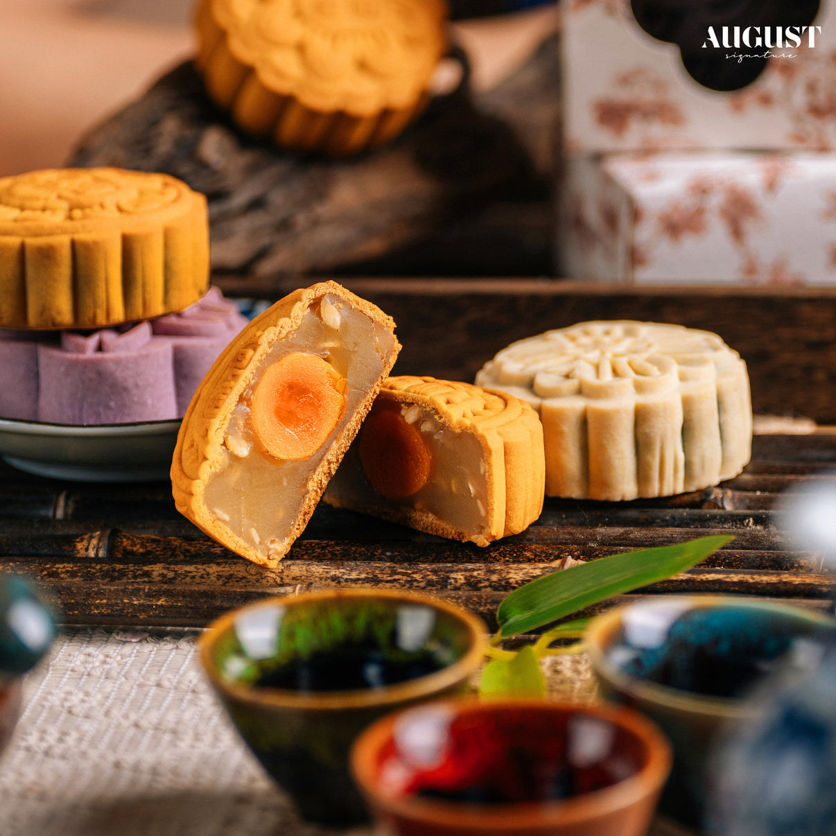 Heritage Duo Gift Set - 4 Mooncakes + 2 Signature Cookies - August Signature